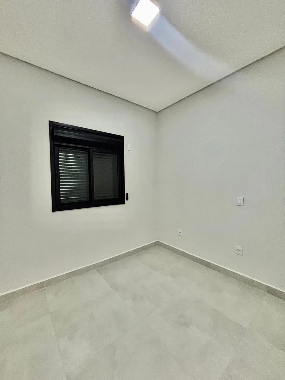 Casa Térrea à Venda com 3 dormitórios sendo 1 suíte e ampla área gourmet com churrasqueira, 105m² em um terreno de 154m² no Condomínio Villagio Ipanema 1 em Sorocaba/SP