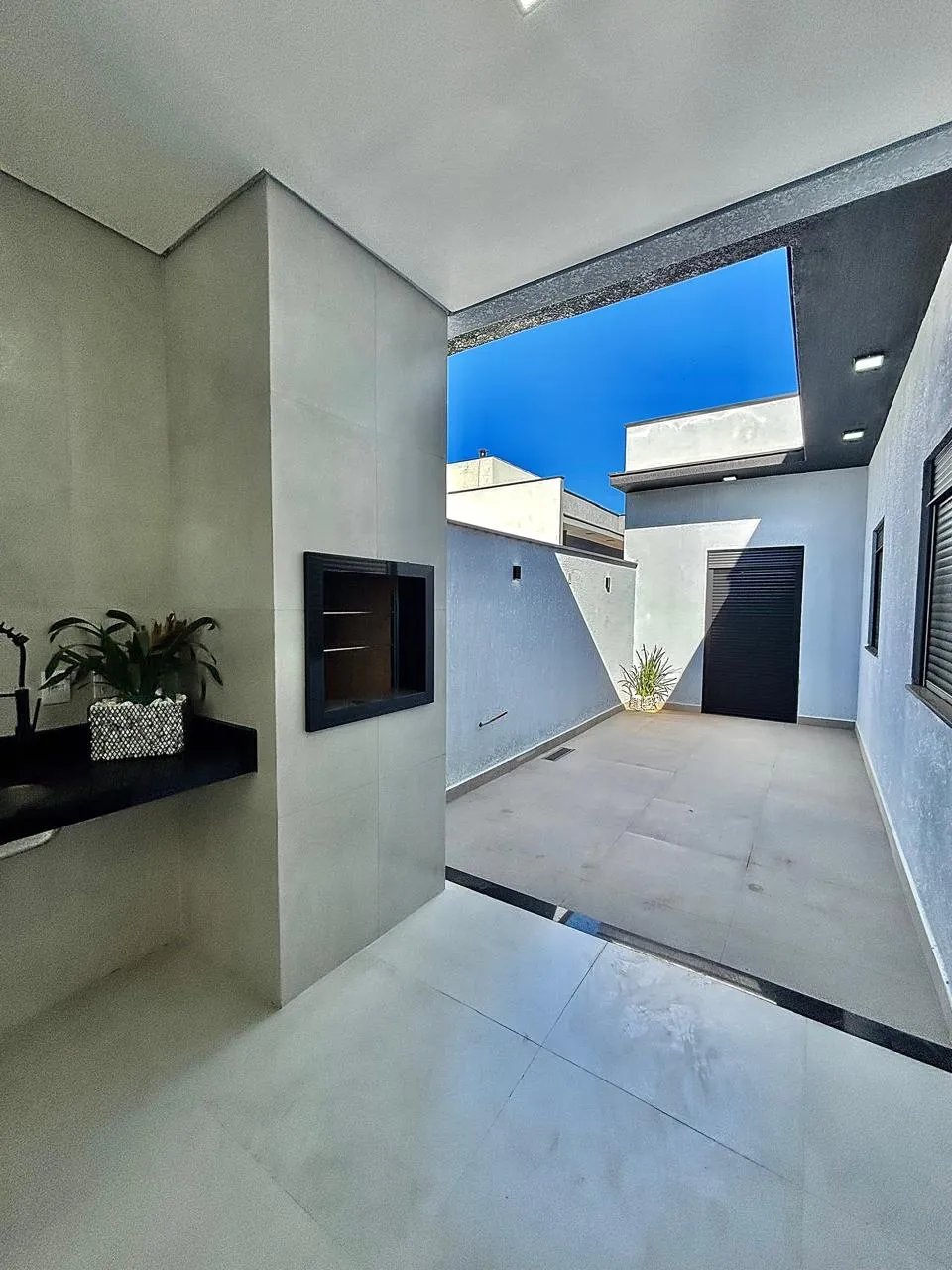 Casa Térrea à Venda com 3 dormitórios sendo 1 suíte e ampla área gourmet com churrasqueira, 105m² em um terreno de 154m² no Condomínio Villagio Ipanema 1 em Sorocaba/SP