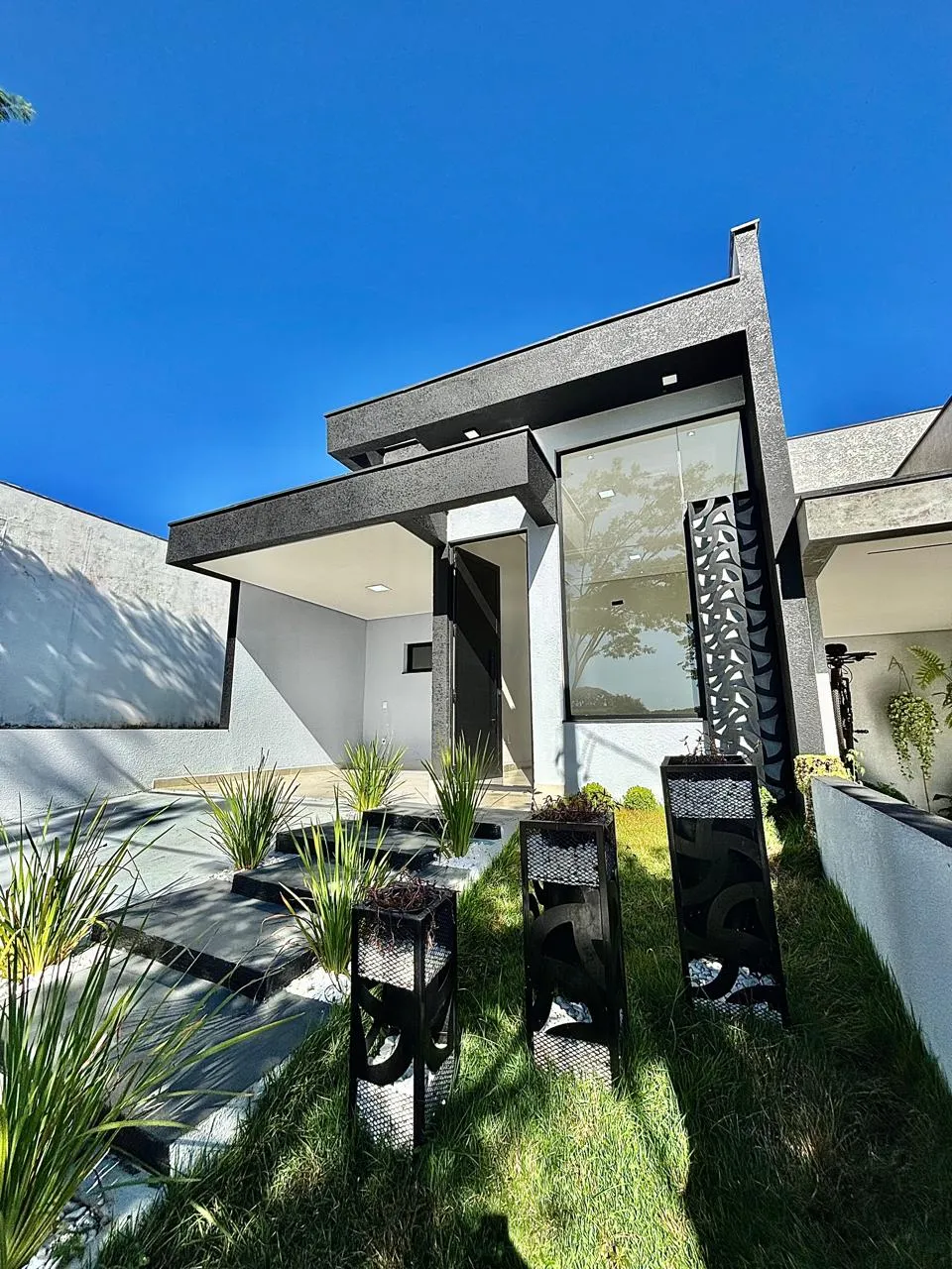 Casa Térrea à Venda com 3 dormitórios sendo 1 suíte e ampla área gourmet com churrasqueira, 105m² em um terreno de 154m² no Condomínio Villagio Ipanema 1 em Sorocaba/SP