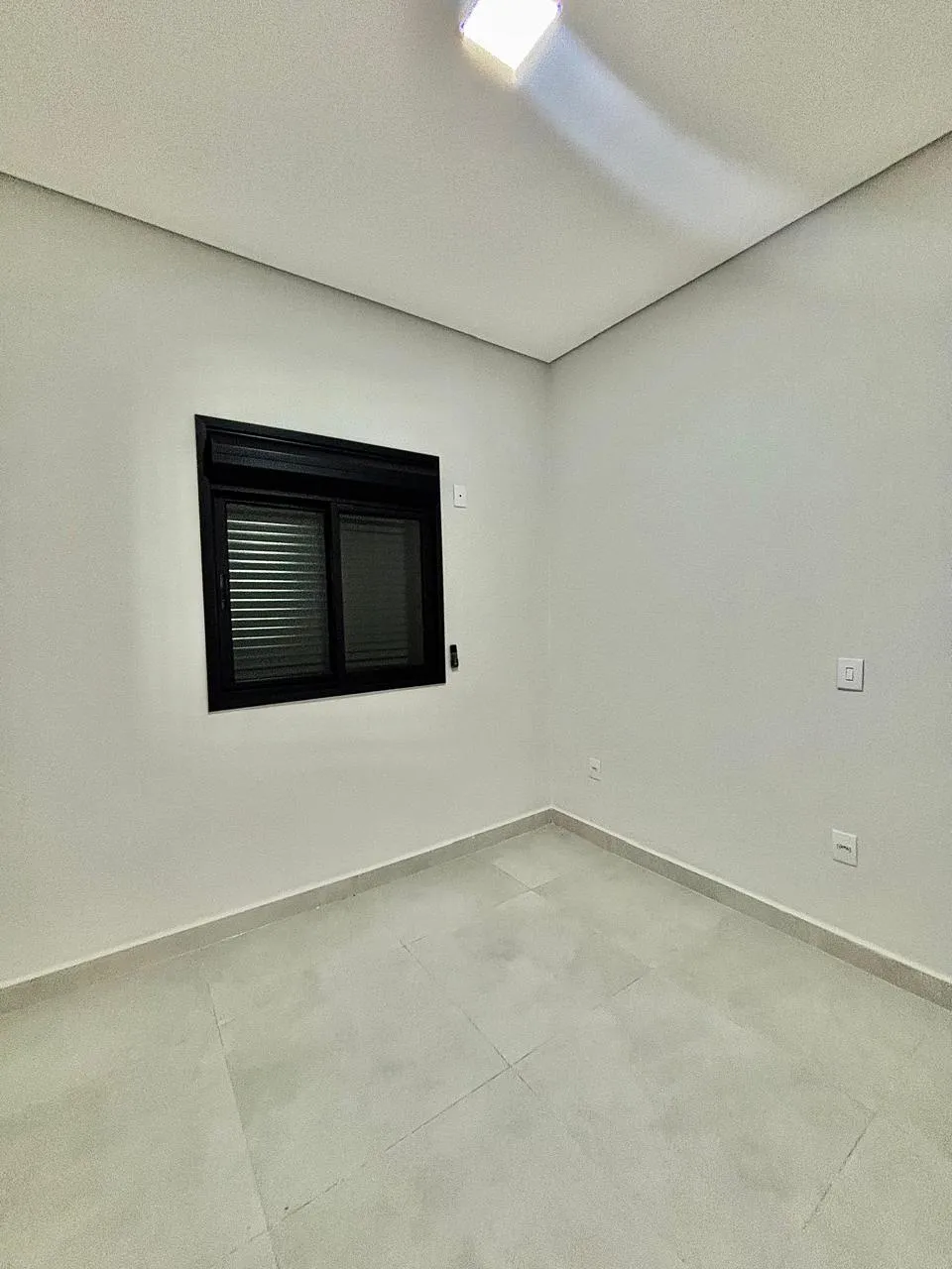 Casa Térrea à Venda com 3 dormitórios sendo 1 suíte e ampla área gourmet com churrasqueira, 105m² em um terreno de 154m² no Condomínio Villagio Ipanema 1 em Sorocaba/SP