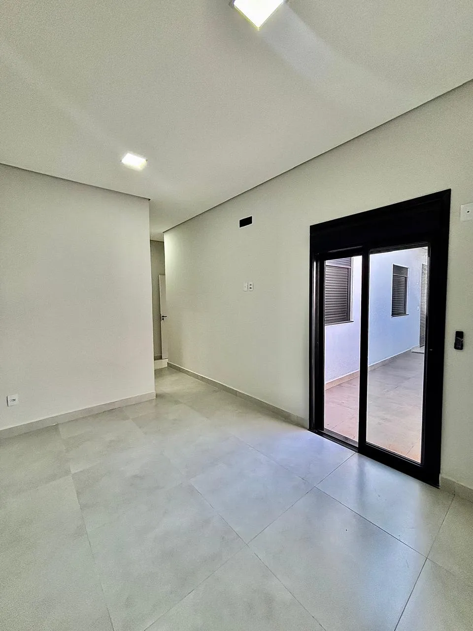 Casa Térrea à Venda com 3 dormitórios sendo 1 suíte e ampla área gourmet com churrasqueira, 105m² em um terreno de 154m² no Condomínio Villagio Ipanema 1 em Sorocaba/SP