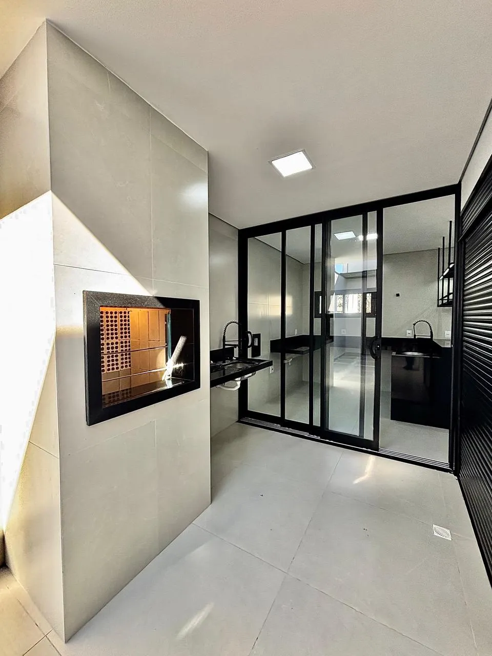 Casa Térrea à Venda com 3 dormitórios sendo 1 suíte e ampla área gourmet com churrasqueira, 105m² em um terreno de 154m² no Condomínio Villagio Ipanema 1 em Sorocaba/SP