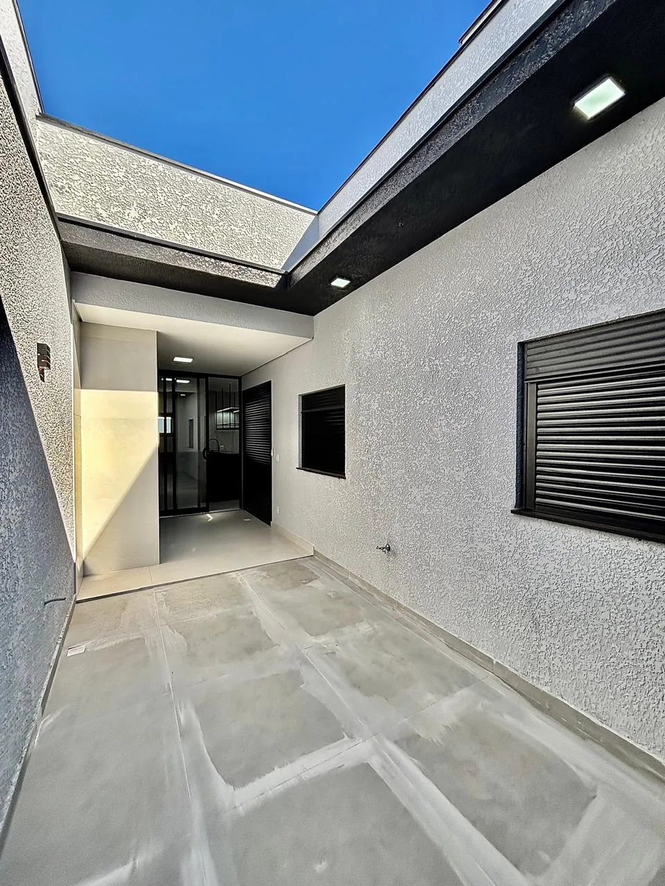 Casa Térrea à Venda com 3 dormitórios sendo 1 suíte e ampla área gourmet com churrasqueira, 105m² em um terreno de 154m² no Condomínio Villagio Ipanema 1 em Sorocaba/SP