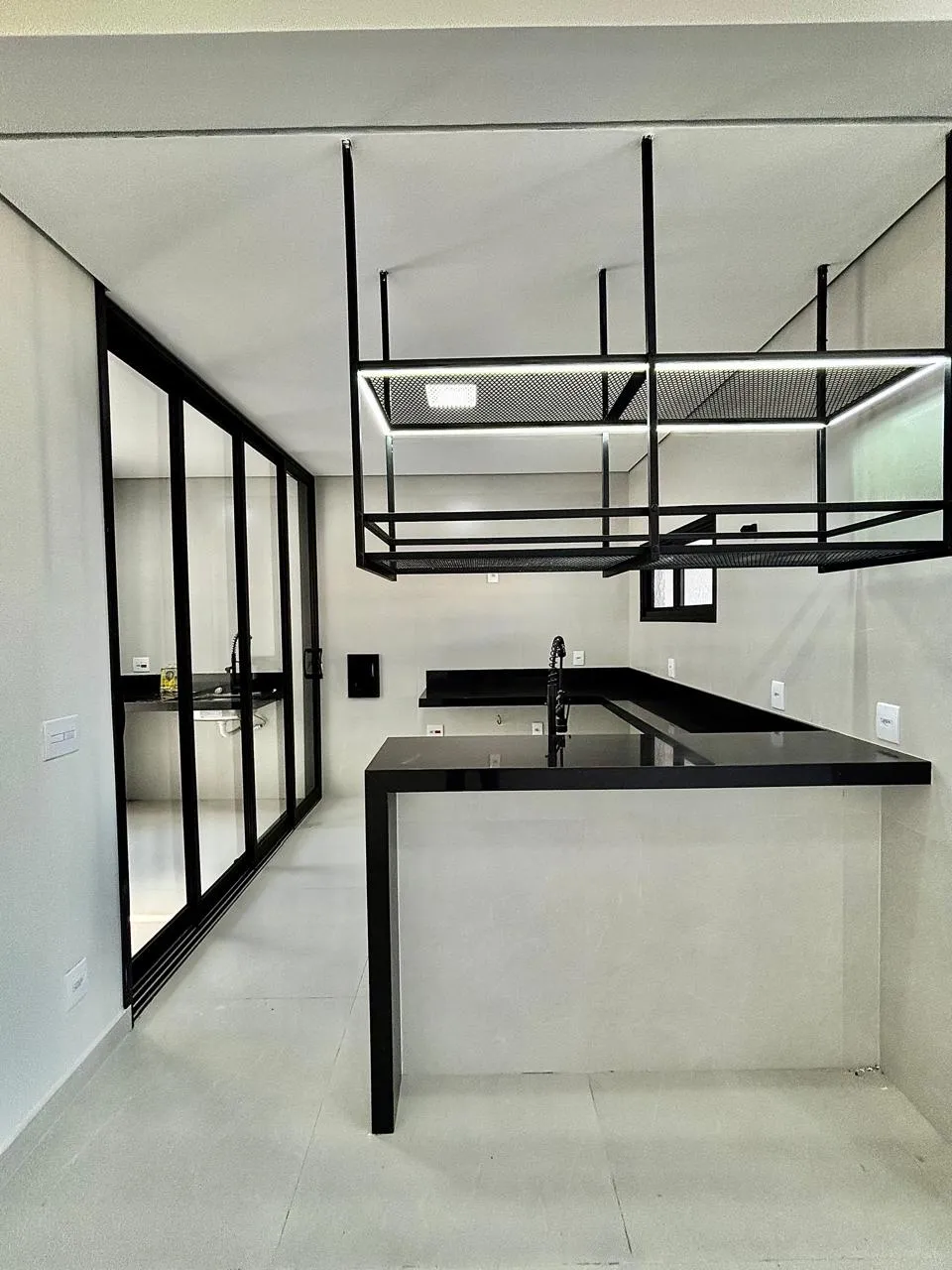 Casa Térrea à Venda com 3 dormitórios sendo 1 suíte e ampla área gourmet com churrasqueira, 105m² em um terreno de 154m² no Condomínio Villagio Ipanema 1 em Sorocaba/SP