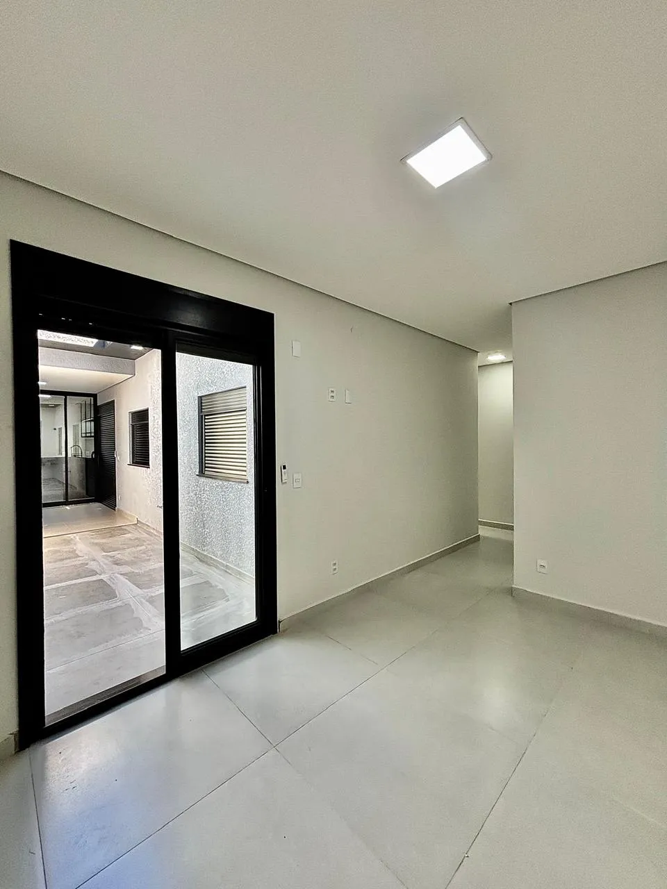 Casa Térrea à Venda com 3 dormitórios sendo 1 suíte e ampla área gourmet com churrasqueira, 105m² em um terreno de 154m² no Condomínio Villagio Ipanema 1 em Sorocaba/SP