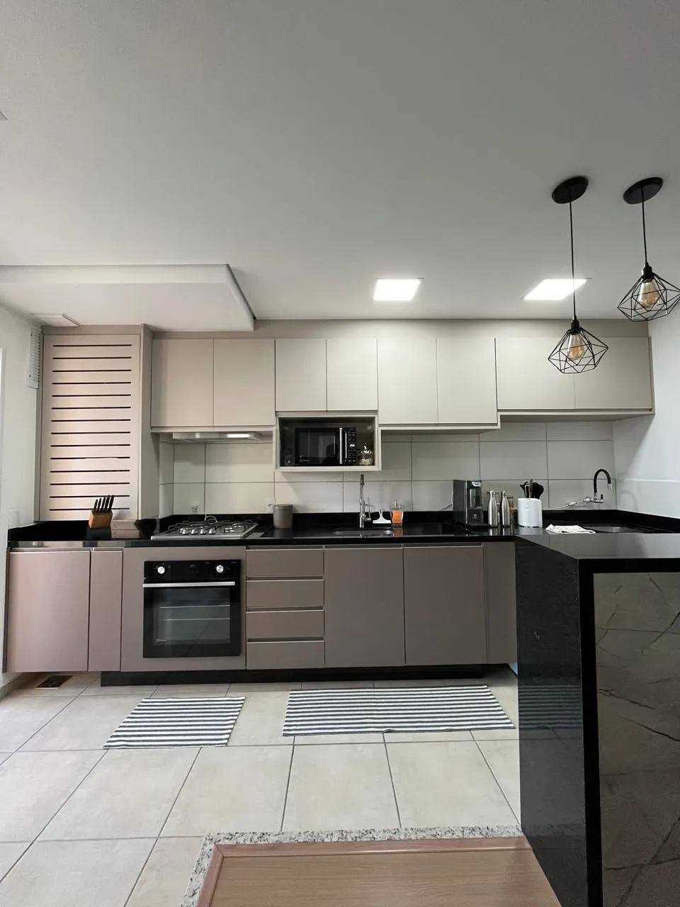 Apartamento Mobiliado à Venda com 2 dormitórios, móveis planejados e ampla área gourmet, 59m² no Condomínio JR São Paulo em Sorocaba/SP