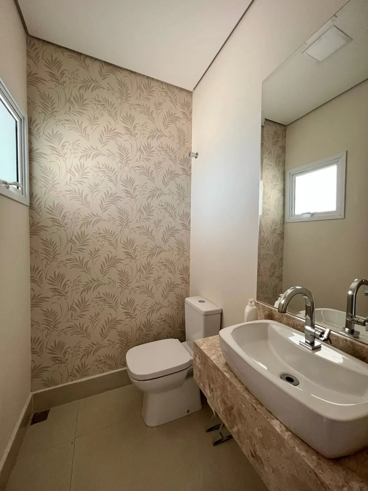 Sobrado à Venda ou Locação com 4 suítes, móveis planejados e piscina, 432m² em Votorantim/SP no Condomínio Alphaville Nova Esplanada