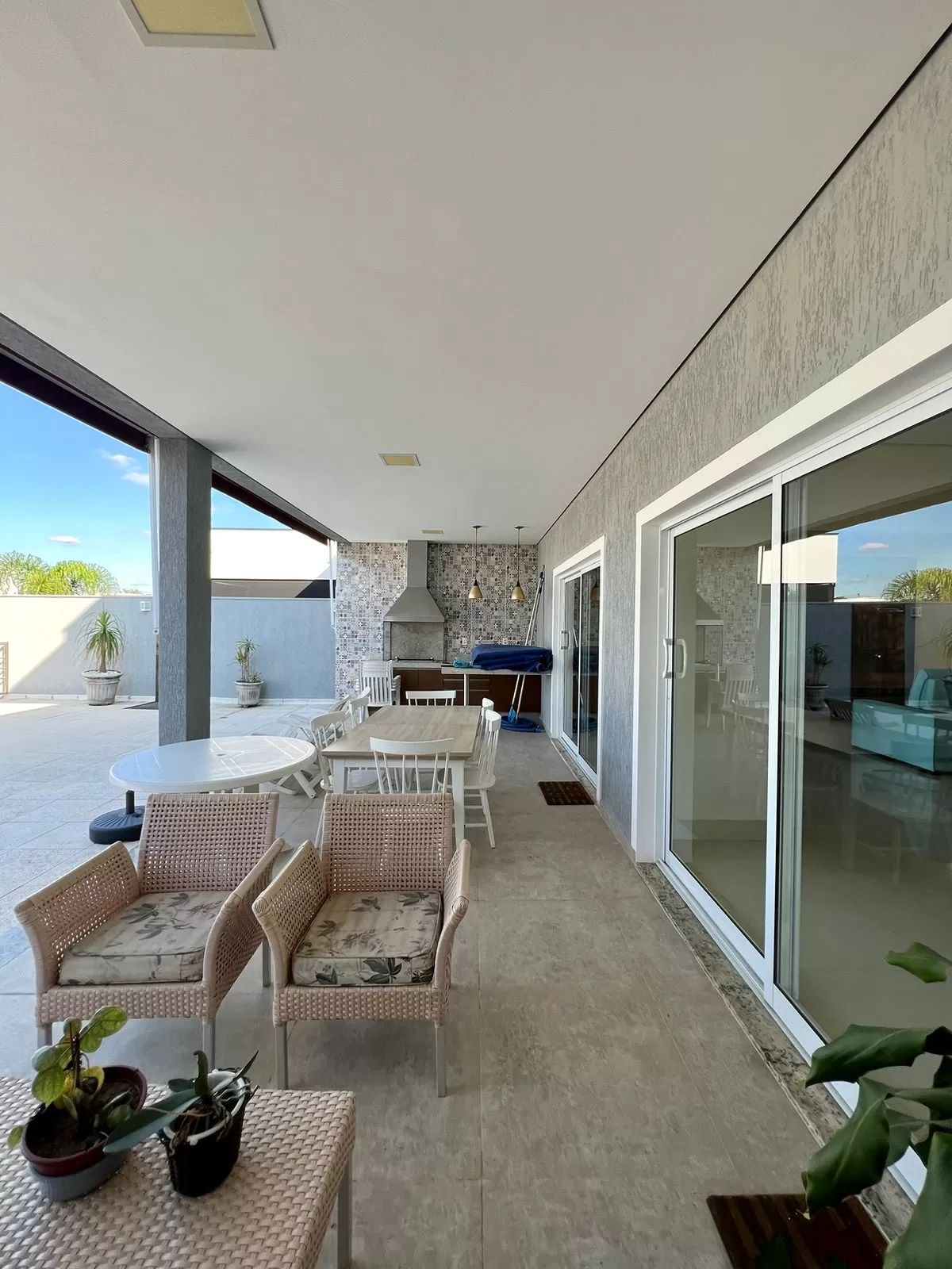 Sobrado à Venda ou Locação com 4 suítes, móveis planejados e piscina, 432m² em Votorantim/SP no Condomínio Alphaville Nova Esplanada