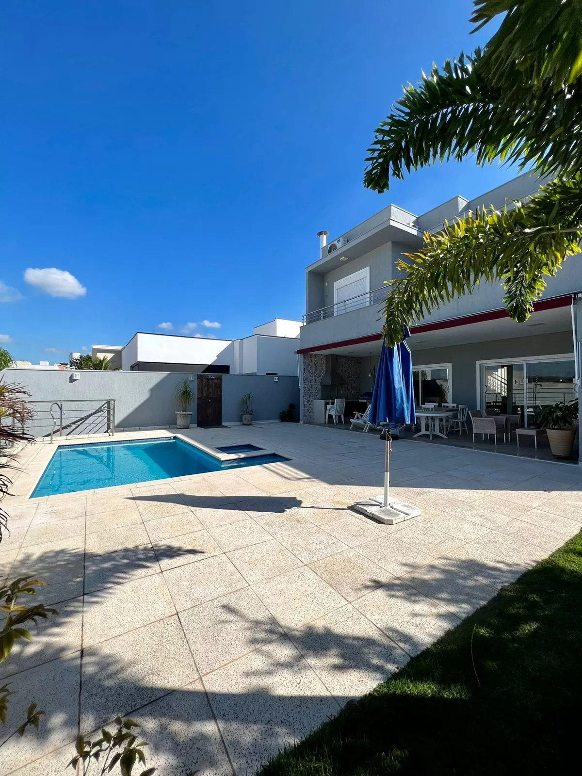 Sobrado à Venda ou Locação com 4 suítes, móveis planejados e piscina, 432m² em Votorantim/SP no Condomínio Alphaville Nova Esplanada