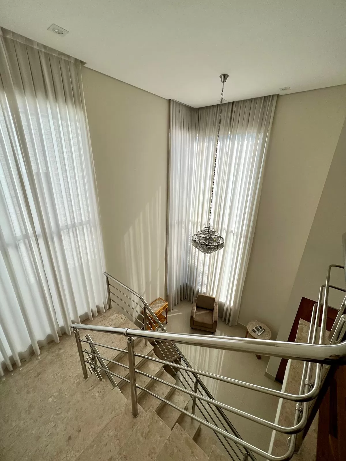 Sobrado à Venda ou Locação com 4 suítes, móveis planejados e piscina, 432m² em Votorantim/SP no Condomínio Alphaville Nova Esplanada