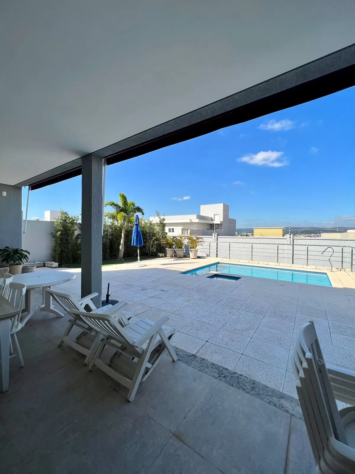Sobrado à Venda ou Locação com 4 suítes, móveis planejados e piscina, 432m² em Votorantim/SP no Condomínio Alphaville Nova Esplanada