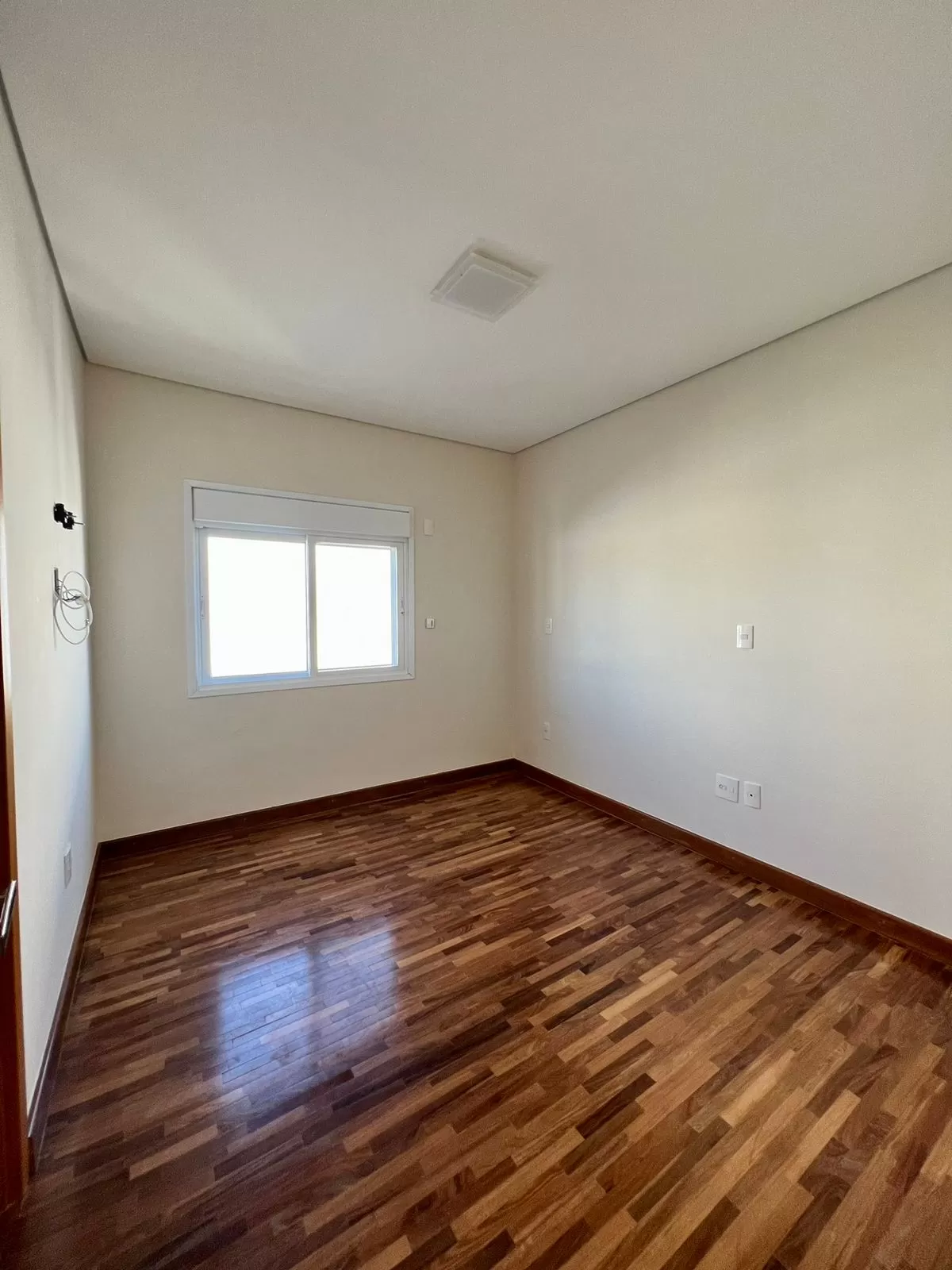 Sobrado à Venda ou Locação com 4 suítes, móveis planejados e piscina, 432m² em Votorantim/SP no Condomínio Alphaville Nova Esplanada