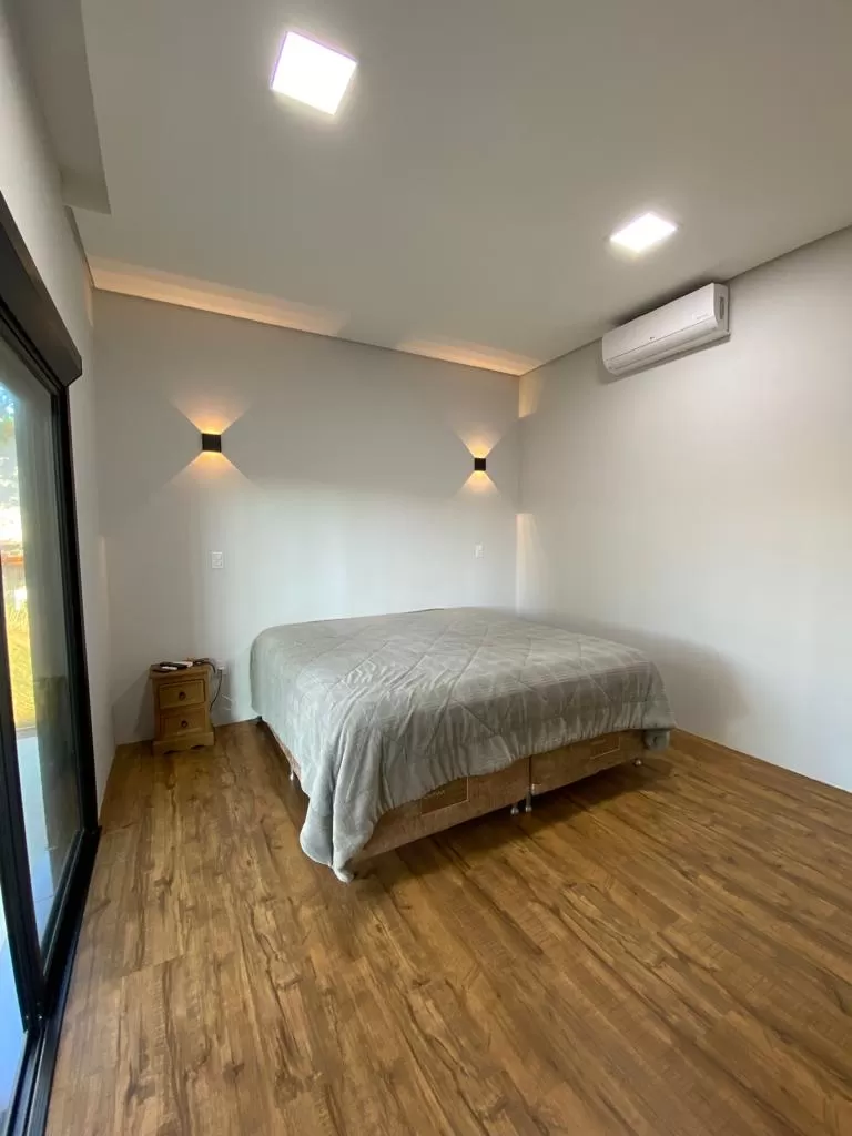 Sobrado à Venda com 4 quartos, 1 suíte e piscina, 304m² em Sorocaba/SP no Condomínio Vale do Lago