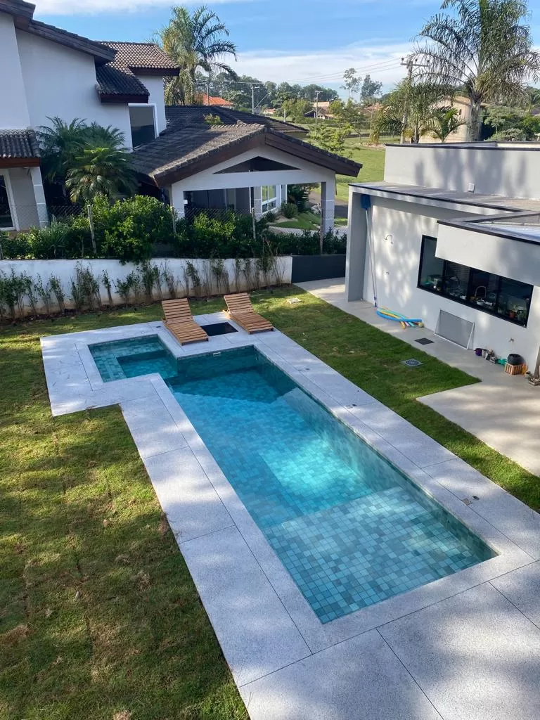 Sobrado à Venda com 4 quartos, 1 suíte e piscina, 304m² em Sorocaba/SP no Condomínio Vale do Lago