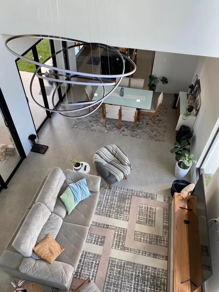 Sobrado à Venda com 4 quartos, 1 suíte e piscina, 304m² em Sorocaba/SP no Condomínio Vale do Lago