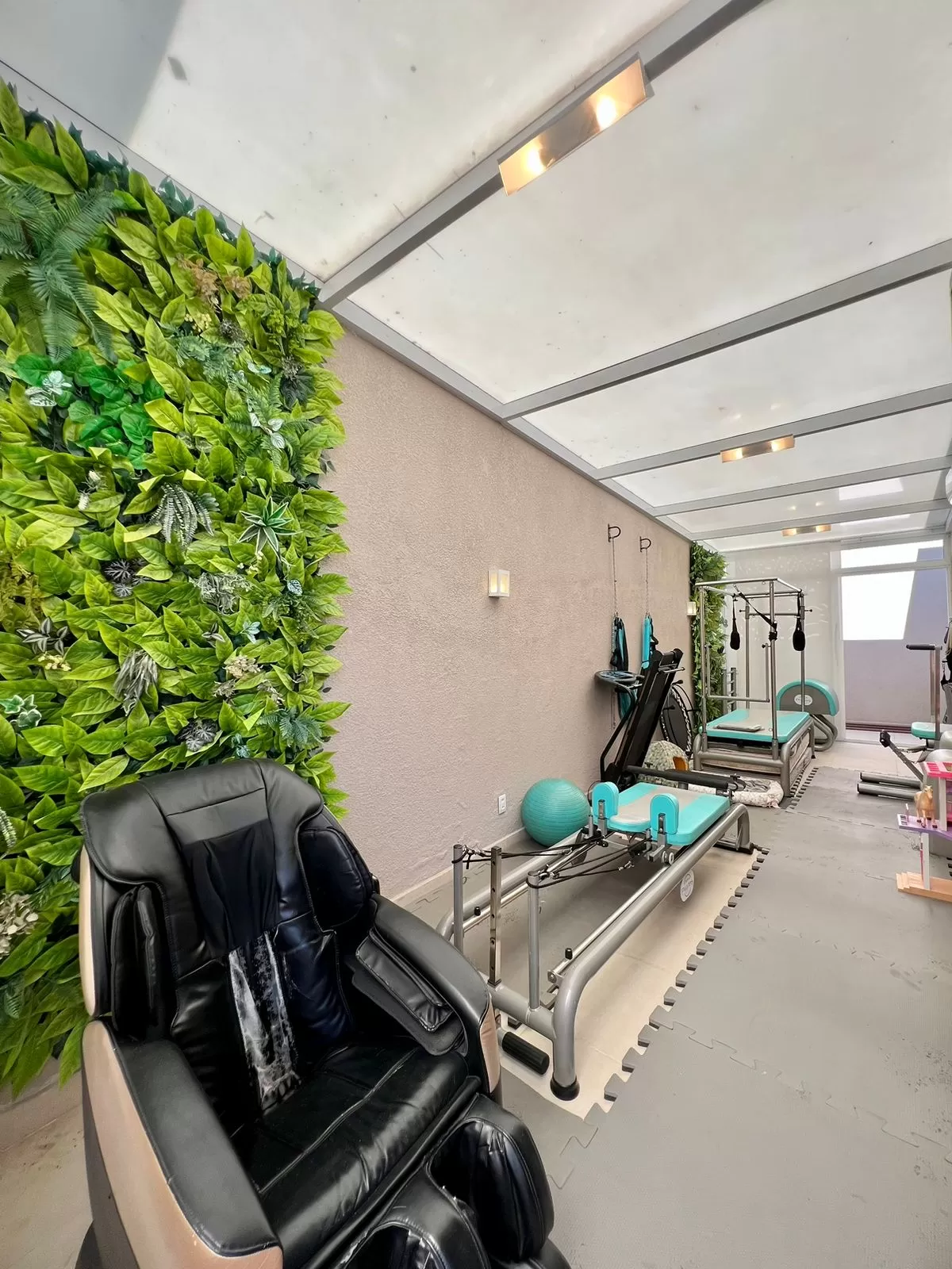 Casa à Venda com 3 suítes, adega, academia e piscina, 320m² em Votorantim/SP no Condomínio Alphaville Nova Esplanada