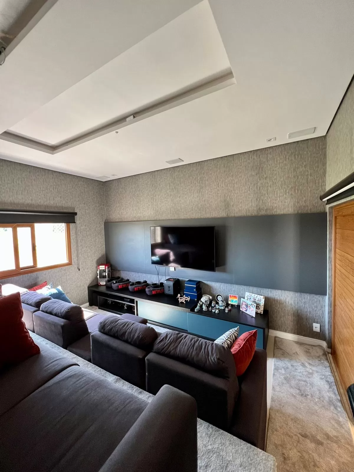 Casa à Venda com 3 suítes, adega, academia e piscina, 320m² em Votorantim/SP no Condomínio Alphaville Nova Esplanada