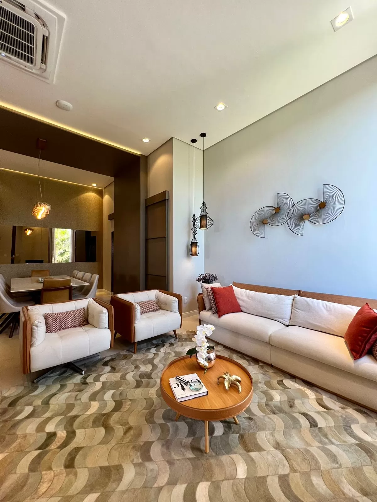 Casa à Venda com 3 suítes, adega, academia e piscina, 320m² em Votorantim/SP no Condomínio Alphaville Nova Esplanada