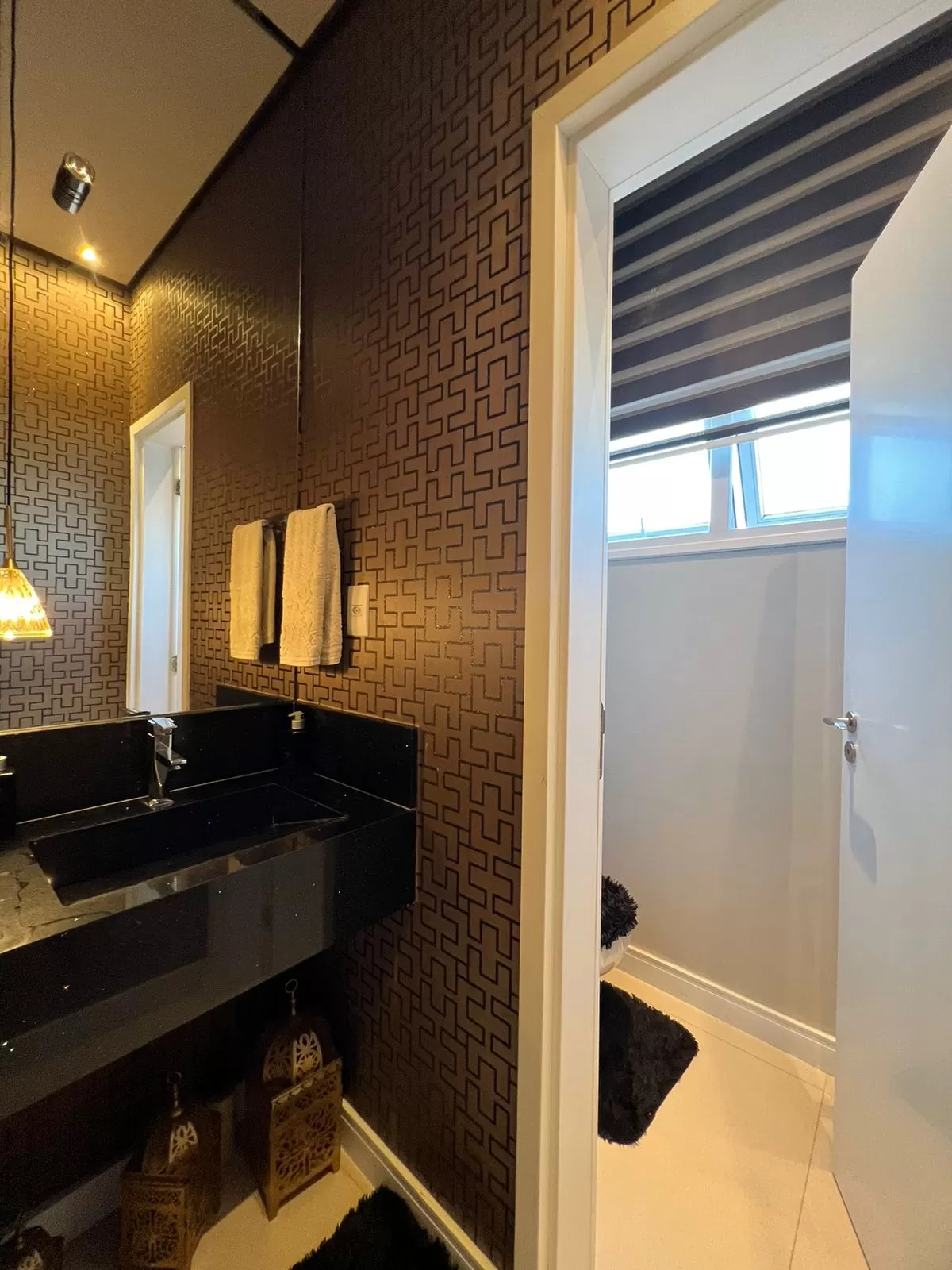 Casa à Venda com 3 suítes, adega, academia e piscina, 320m² em Votorantim/SP no Condomínio Alphaville Nova Esplanada