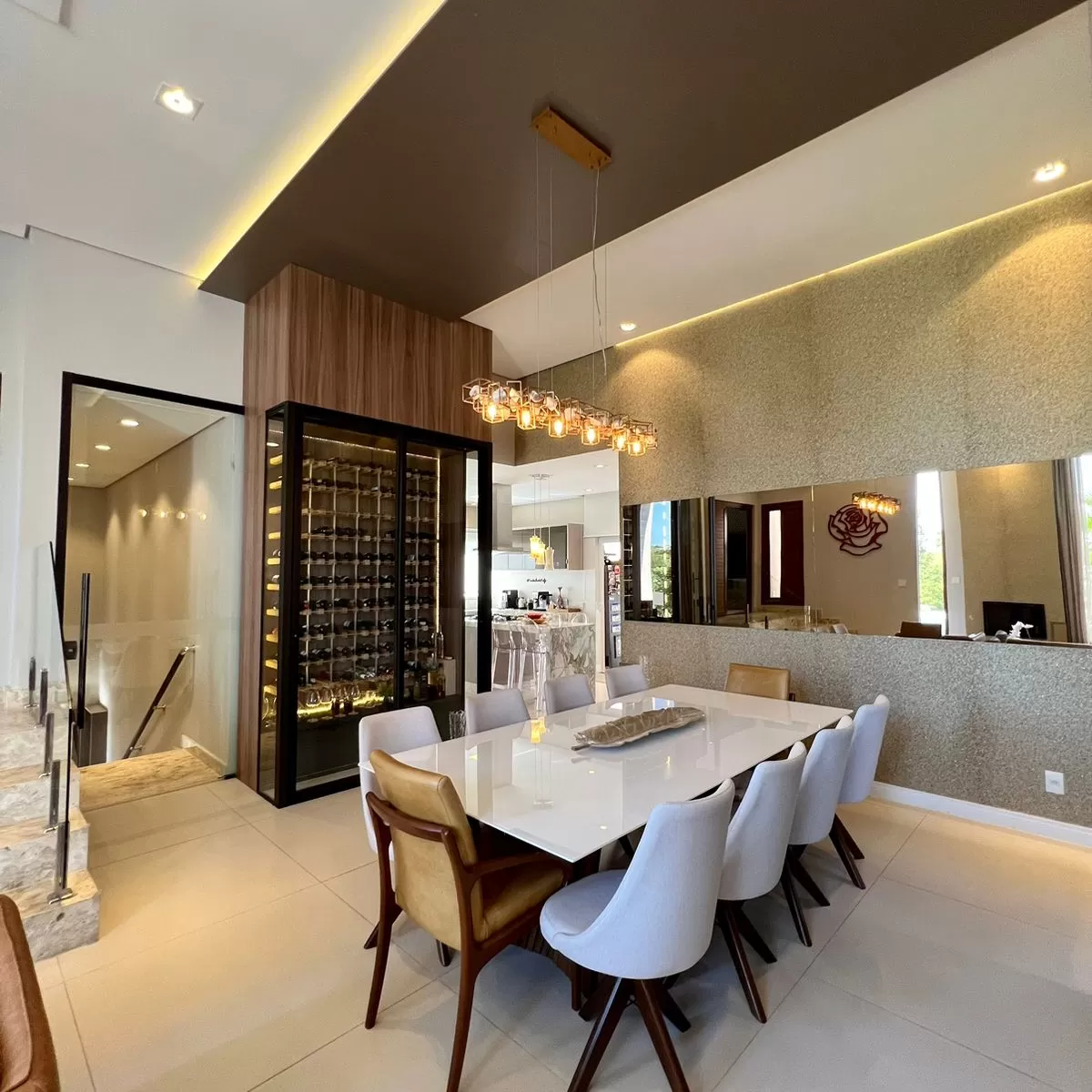 Casa à Venda com 3 suítes, adega, academia e piscina, 320m² em Votorantim/SP no Condomínio Alphaville Nova Esplanada
