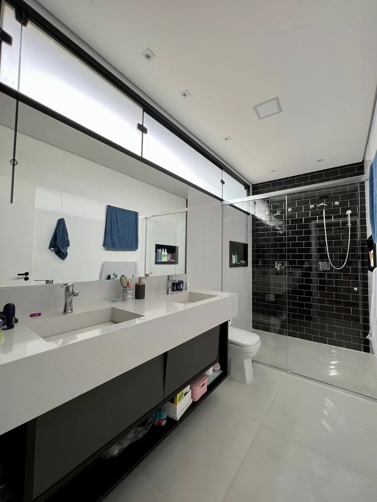 Sobrado à Venda com 3 suítes, sala de cinema e piscina, 225m² em Votorantim/SP no Condomínio Cyrela Landscape