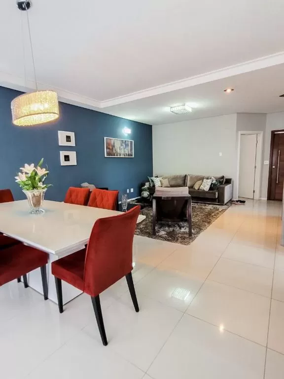Sobrado à Venda Próximo à Prefeitura de Sorocaba no Alto da Boa Vista com 3 suítes e piscina, 278m² em Sorocaba/SP no Condomínio Colinas do Sol