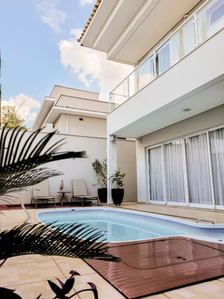 Sobrado à Venda Próximo à Prefeitura de Sorocaba no Alto da Boa Vista com 3 suítes e piscina, 278m² em Sorocaba/SP no Condomínio Colinas do Sol
