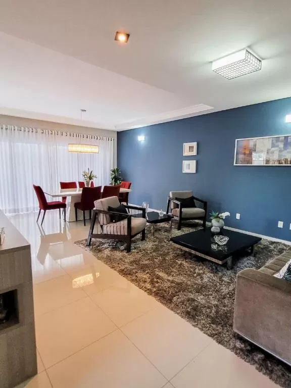 Sobrado à Venda Próximo à Prefeitura de Sorocaba no Alto da Boa Vista com 3 suítes e piscina, 278m² em Sorocaba/SP no Condomínio Colinas do Sol