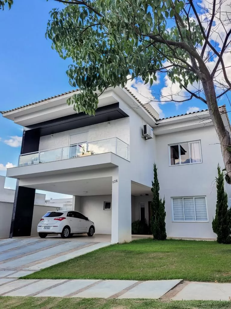 Sobrado à Venda Próximo à Prefeitura de Sorocaba no Alto da Boa Vista com 3 suítes e piscina, 278m² em Sorocaba/SP no Condomínio Colinas do Sol