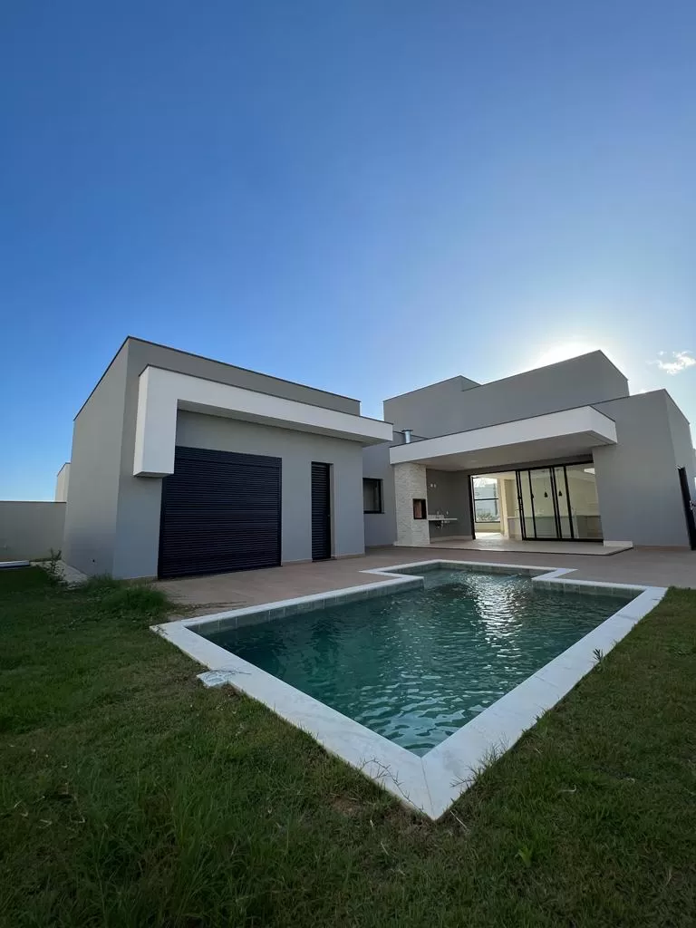 Casa Térrea à Venda com 3 suítes e piscina, 217m² em Votorantim/SP no Condomínio Alphaville Nova Esplanada