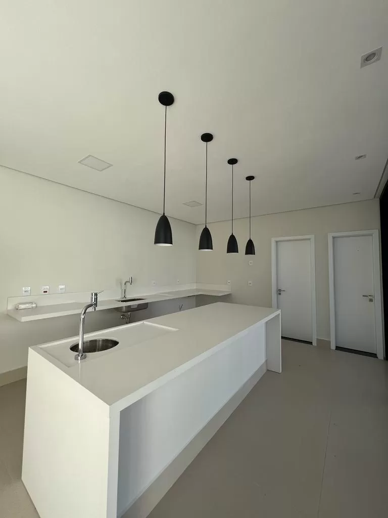 Casa Térrea à Venda com 3 suítes e piscina, 217m² em Votorantim/SP no Condomínio Alphaville Nova Esplanada
