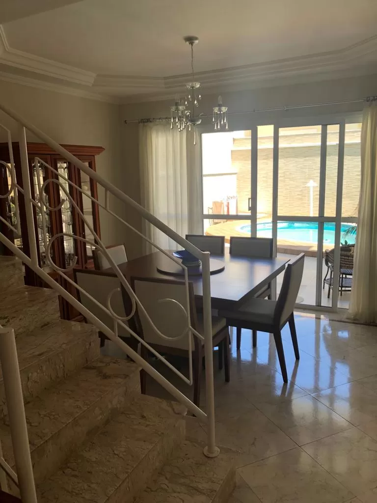 Sobrado à Venda no Campolim com 3 suítes, escritório e piscina, 321m² em Sorocaba/SP no Condomínio Tivoli Park