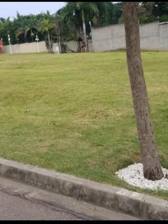 Terreno com Leve Declive à Venda com ótima topografia, 315m² em Votorantim/SP no Condomínio Villagio Di Capri