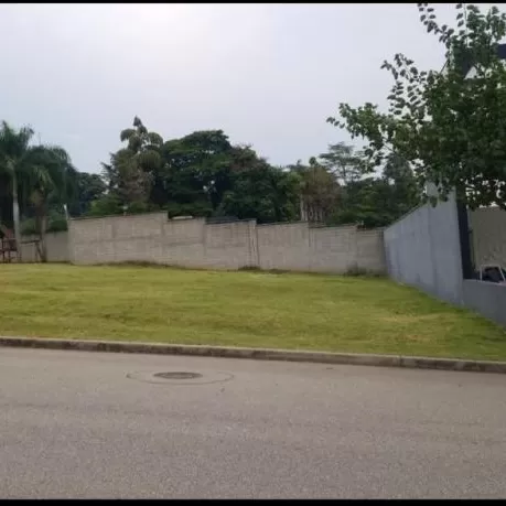 Terreno com Leve Declive à Venda com ótima topografia, 315m² em Votorantim/SP no Condomínio Villagio Di Capri