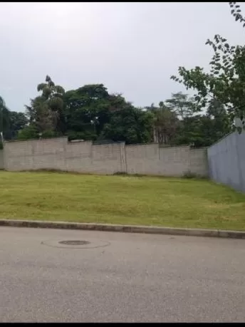 Terreno com Leve Declive à Venda com ótima topografia, 315m² em Votorantim/SP no Condomínio Villagio Di Capri