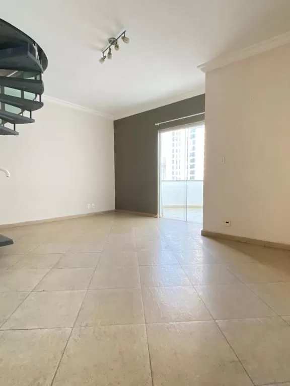 Apartamento Duplex na Cobertura à Venda com 3 quartos sendo 2 suítes e área gourmet, 130m² em Sorocaba/SP no Edifício Tropical