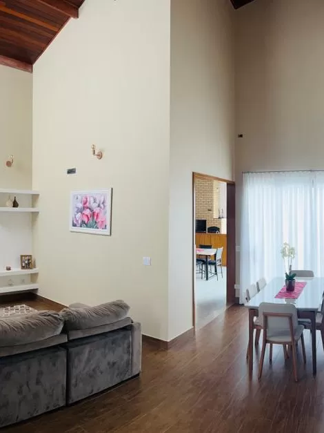 Casa Térrea à Vendacom 3 quartos sendo 1 suíte com closet, 220m² em Araçoiaba da Serra/SP no Condomínio Village Ipanema 