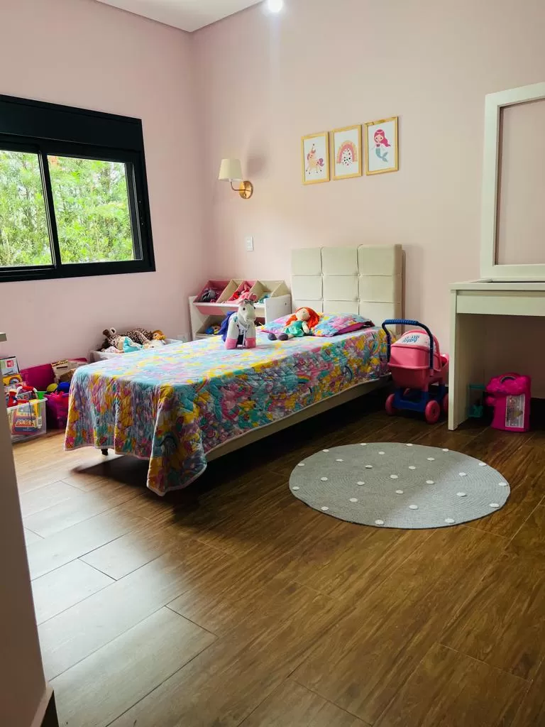 Casa Térrea à Vendacom 3 quartos sendo 1 suíte com closet, 220m² em Araçoiaba da Serra/SP no Condomínio Village Ipanema 