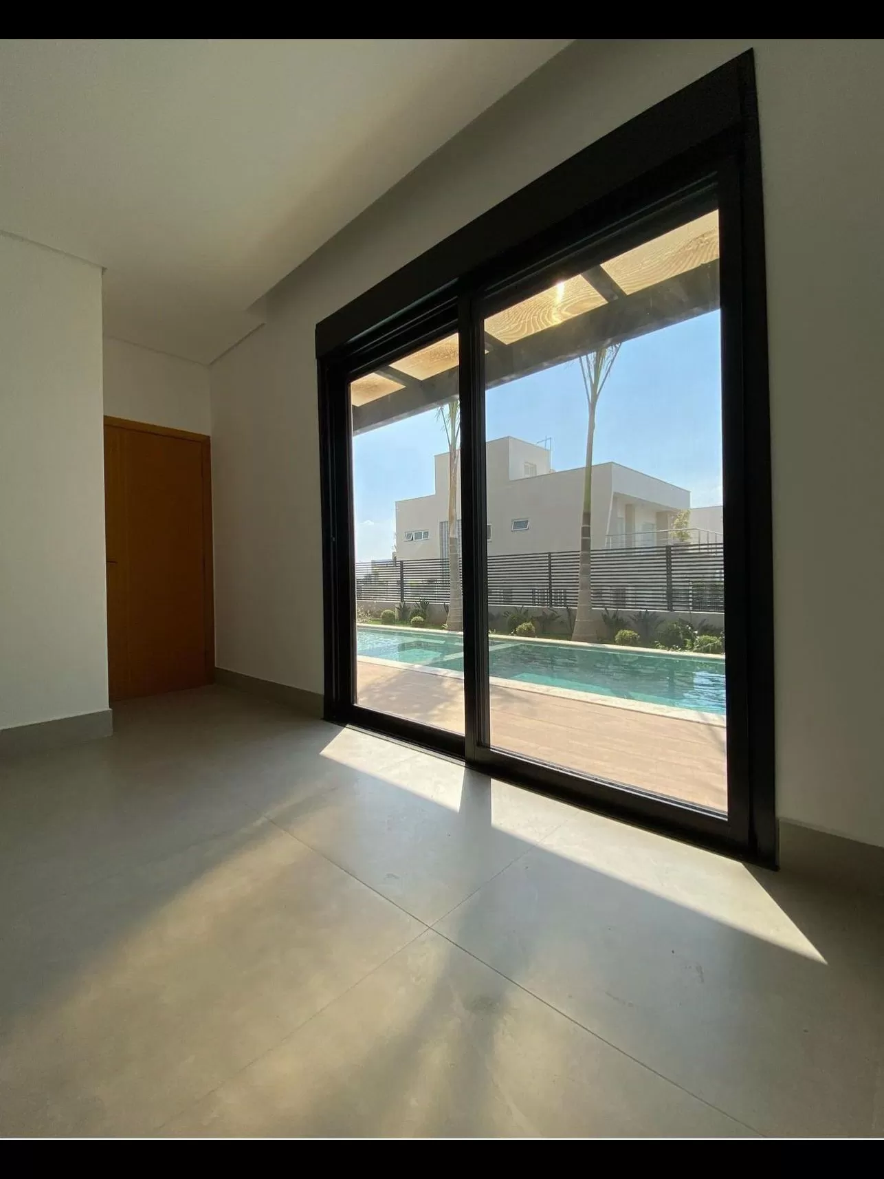 Sobrado à Venda com 4 suítes, home office e piscina, 380m² em Votorantim/SP no Condomínio Alphaville Nova Esplanada