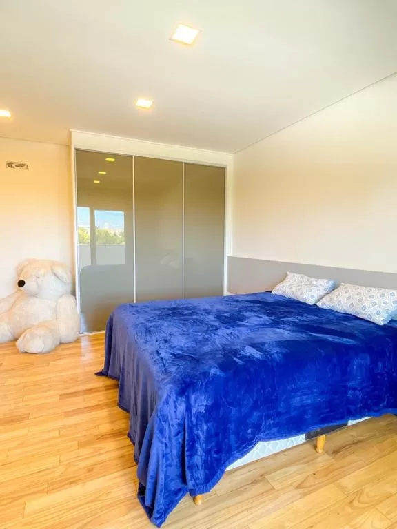 Mansão à Venda com 4 suítes, piscina, home theater e home-office, 748m² em Votorantim/SP no Condomínio Alphaville Nova Esplanada