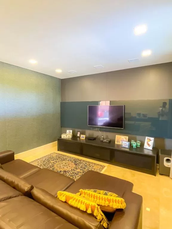 Mansão à Venda com 4 suítes, piscina, home theater e home-office, 748m² em Votorantim/SP no Condomínio Alphaville Nova Esplanada