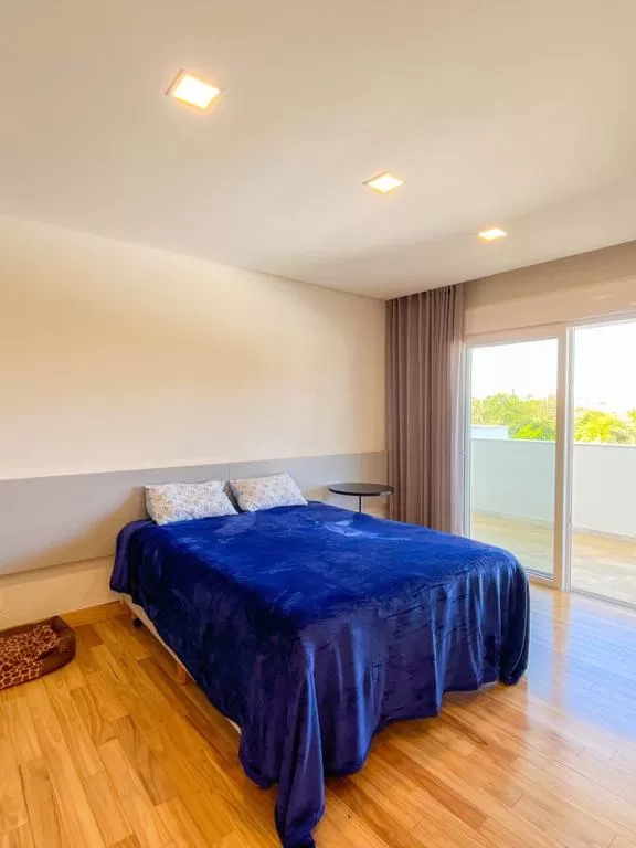 Mansão à Venda com 4 suítes, piscina, home theater e home-office, 748m² em Votorantim/SP no Condomínio Alphaville Nova Esplanada
