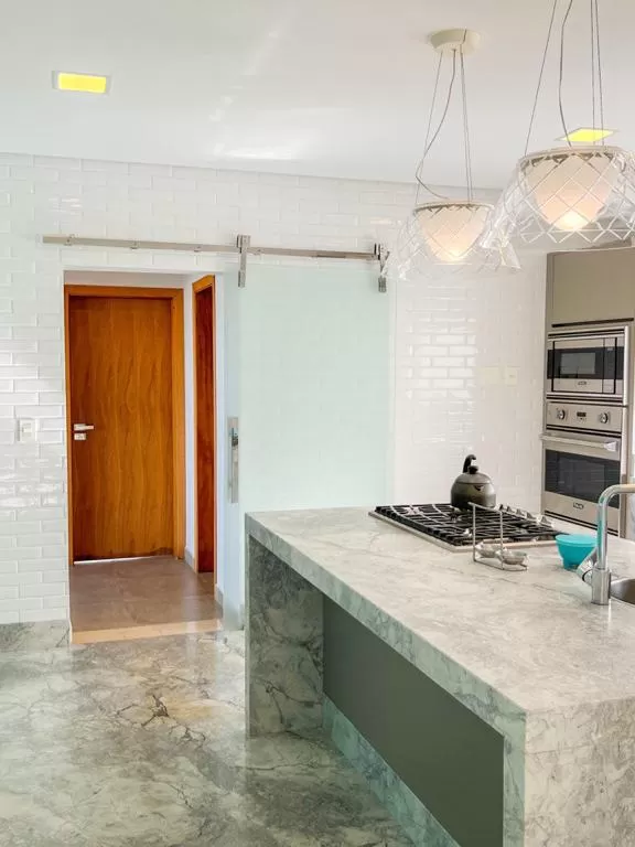 Mansão à Venda com 4 suítes, piscina, home theater e home-office, 748m² em Votorantim/SP no Condomínio Alphaville Nova Esplanada