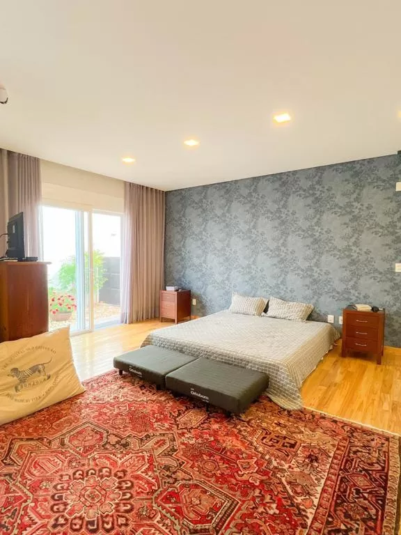 Mansão à Venda com 4 suítes, piscina, home theater e home-office, 748m² em Votorantim/SP no Condomínio Alphaville Nova Esplanada