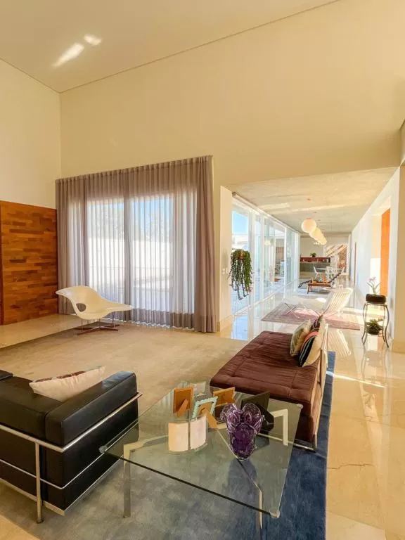 Mansão à Venda com 4 suítes, piscina, home theater e home-office, 748m² em Votorantim/SP no Condomínio Alphaville Nova Esplanada