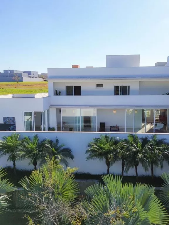 Mansão à Venda com 4 suítes, piscina, home theater e home-office, 748m² em Votorantim/SP no Condomínio Alphaville Nova Esplanada