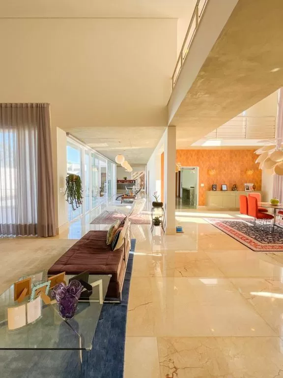 Mansão à Venda com 4 suítes, piscina, home theater e home-office, 748m² em Votorantim/SP no Condomínio Alphaville Nova Esplanada