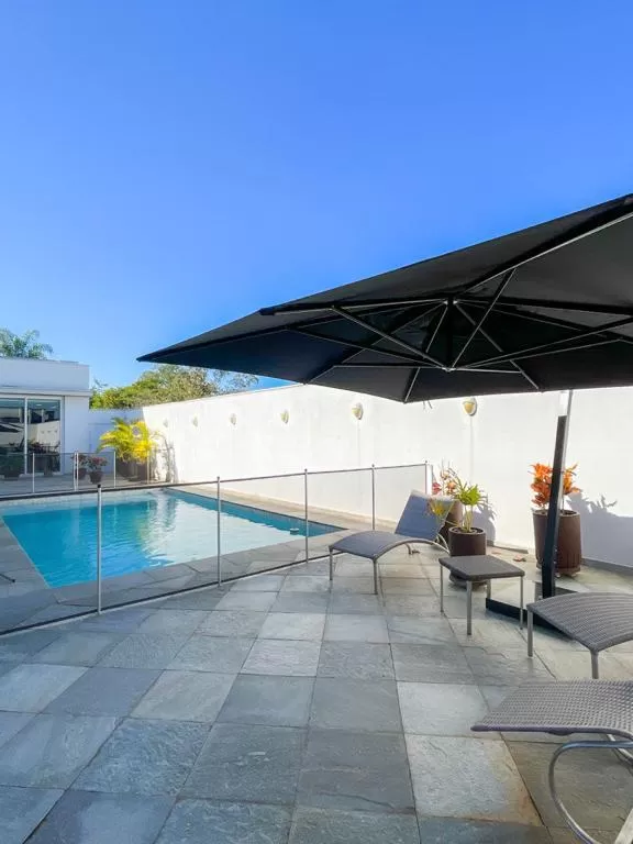 Mansão à Venda com 4 suítes, piscina, home theater e home-office, 748m² em Votorantim/SP no Condomínio Alphaville Nova Esplanada