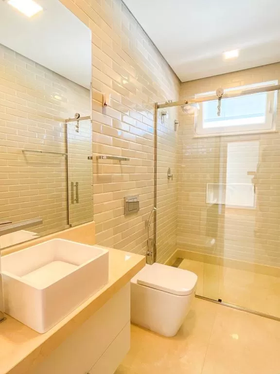Mansão à Venda com 4 suítes, piscina, home theater e home-office, 748m² em Votorantim/SP no Condomínio Alphaville Nova Esplanada