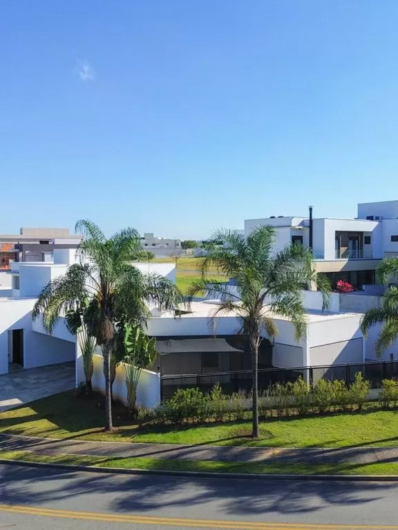 Mansão à Venda com 4 suítes, piscina, home theater e home-office, 748m² em Votorantim/SP no Condomínio Alphaville Nova Esplanada